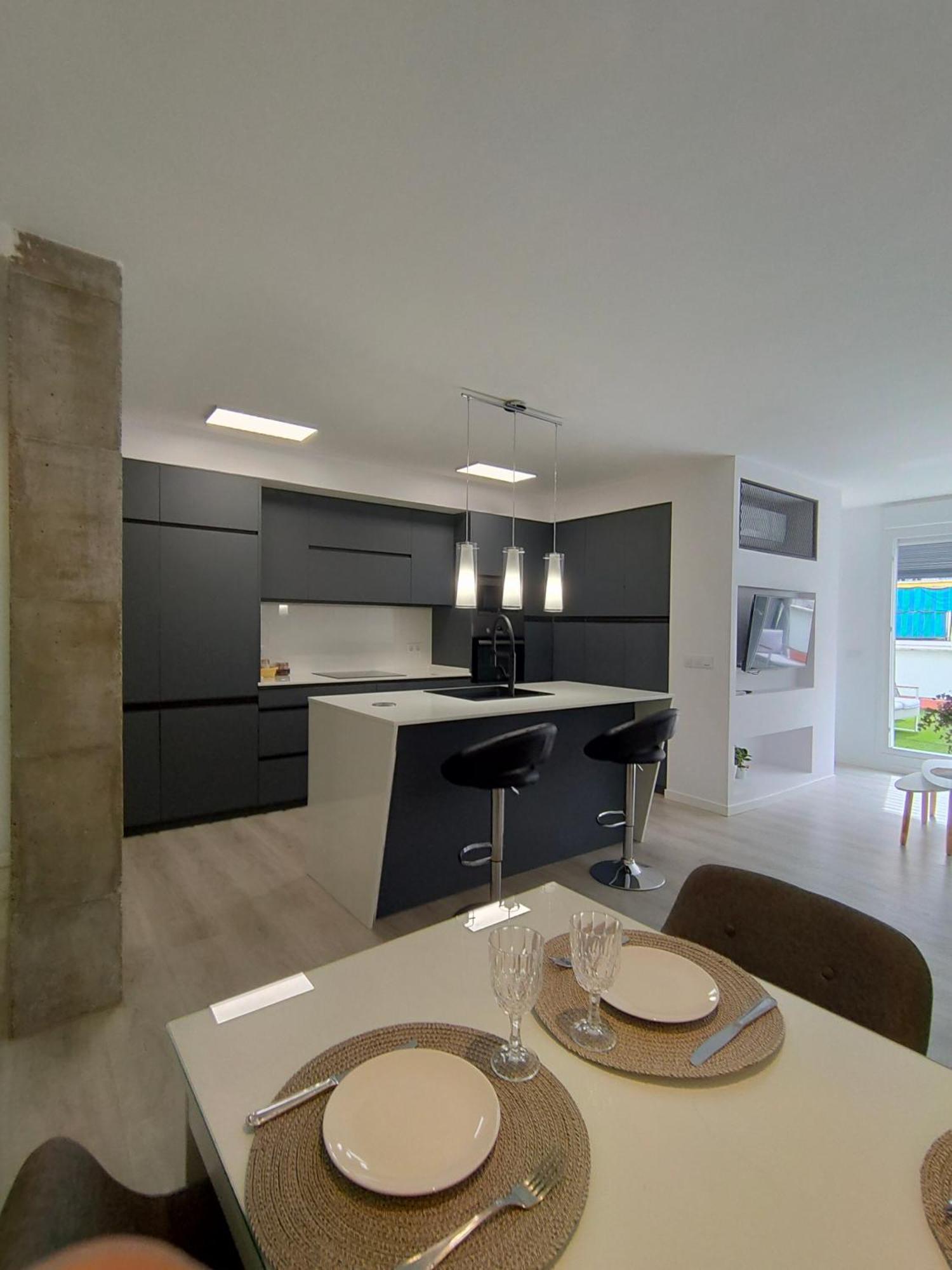 Casa Mallen, Con Amplia Terraza, En El Barrio De Nervion Sevilla Exterior foto