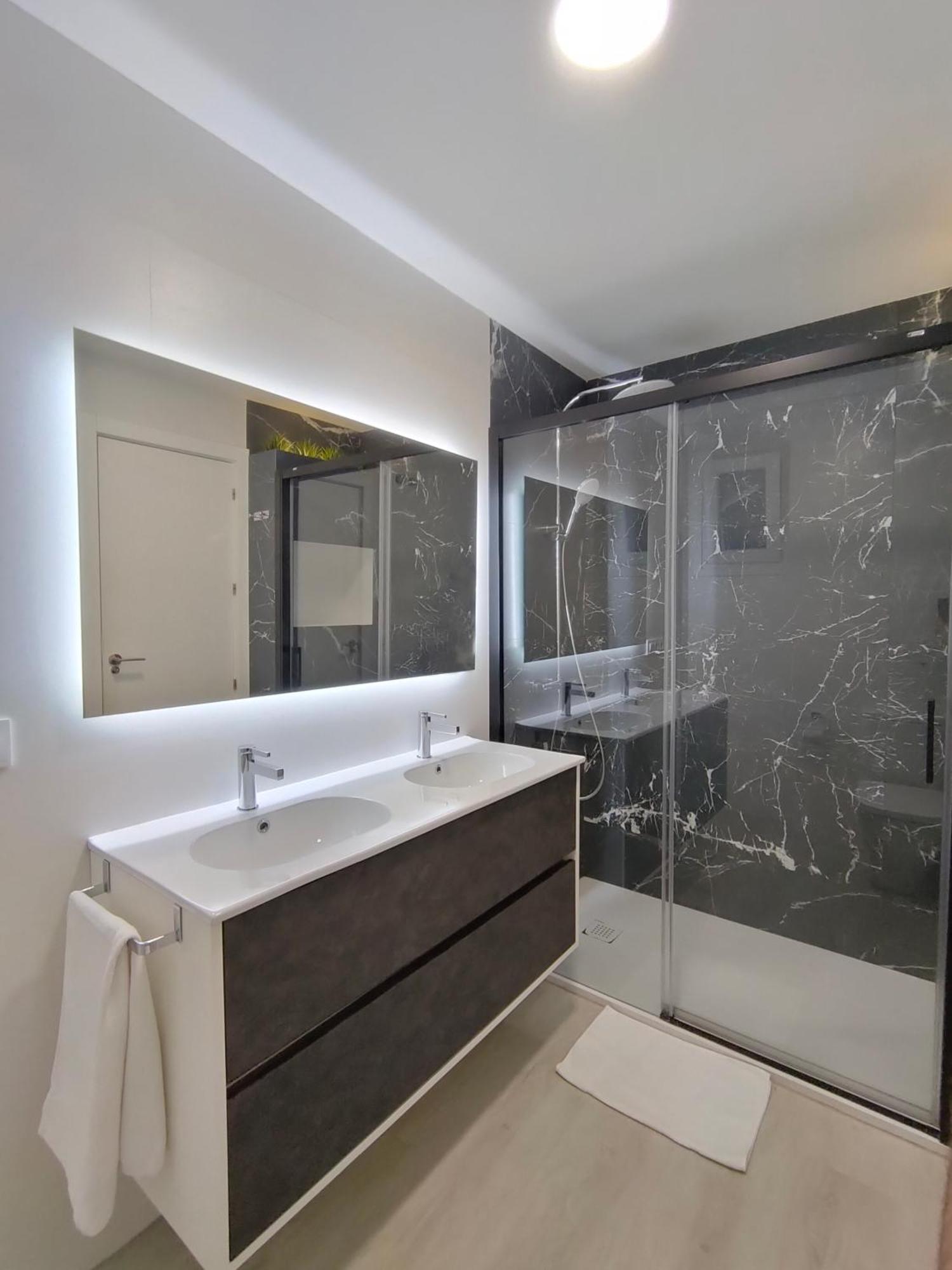 Casa Mallen, Con Amplia Terraza, En El Barrio De Nervion Sevilla Exterior foto