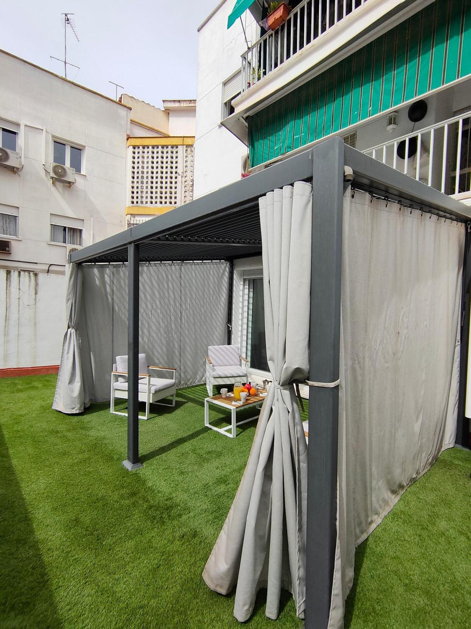 Casa Mallen, Con Amplia Terraza, En El Barrio De Nervion Sevilla Exterior foto