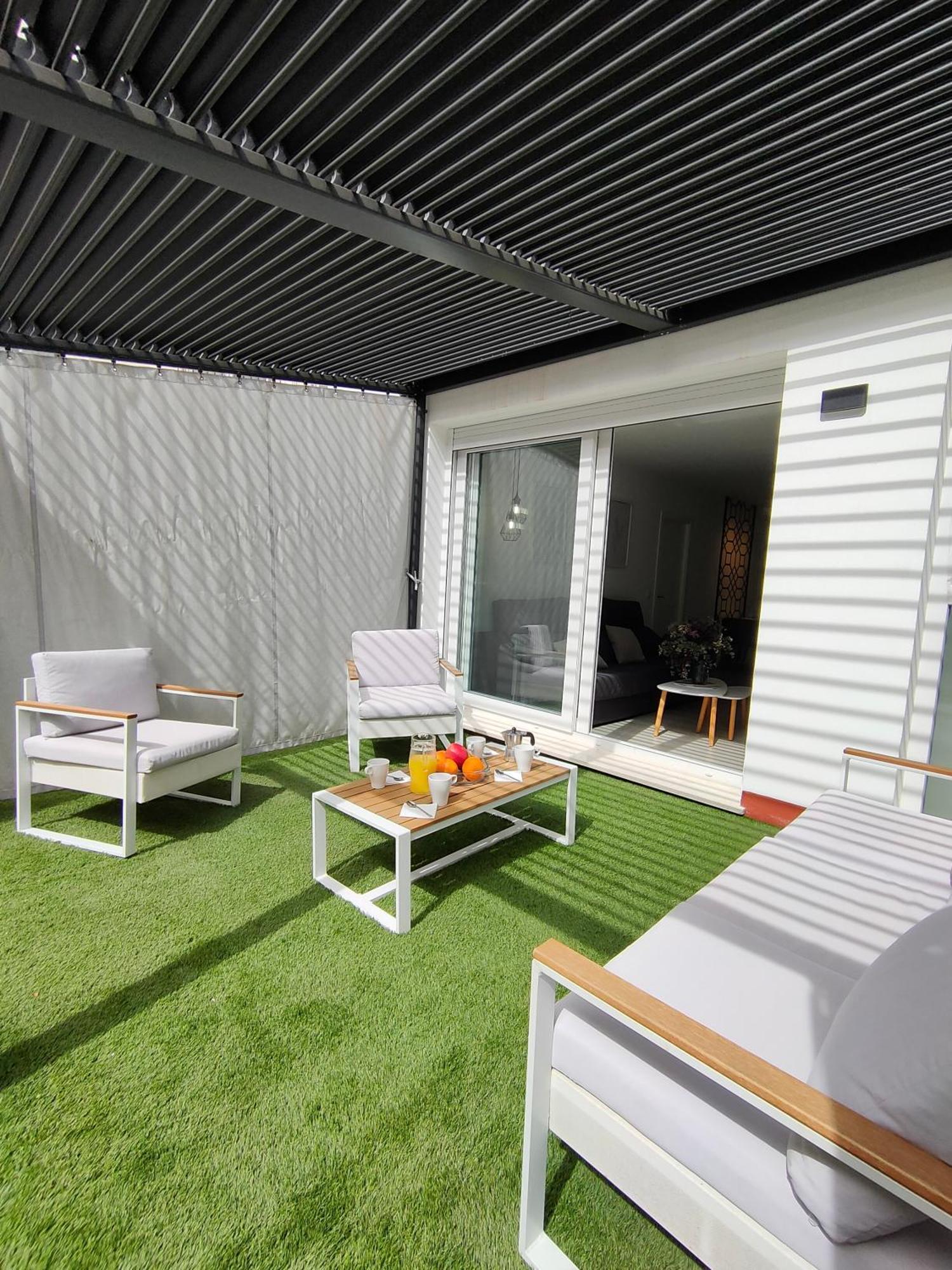 Casa Mallen, Con Amplia Terraza, En El Barrio De Nervion Sevilla Exterior foto